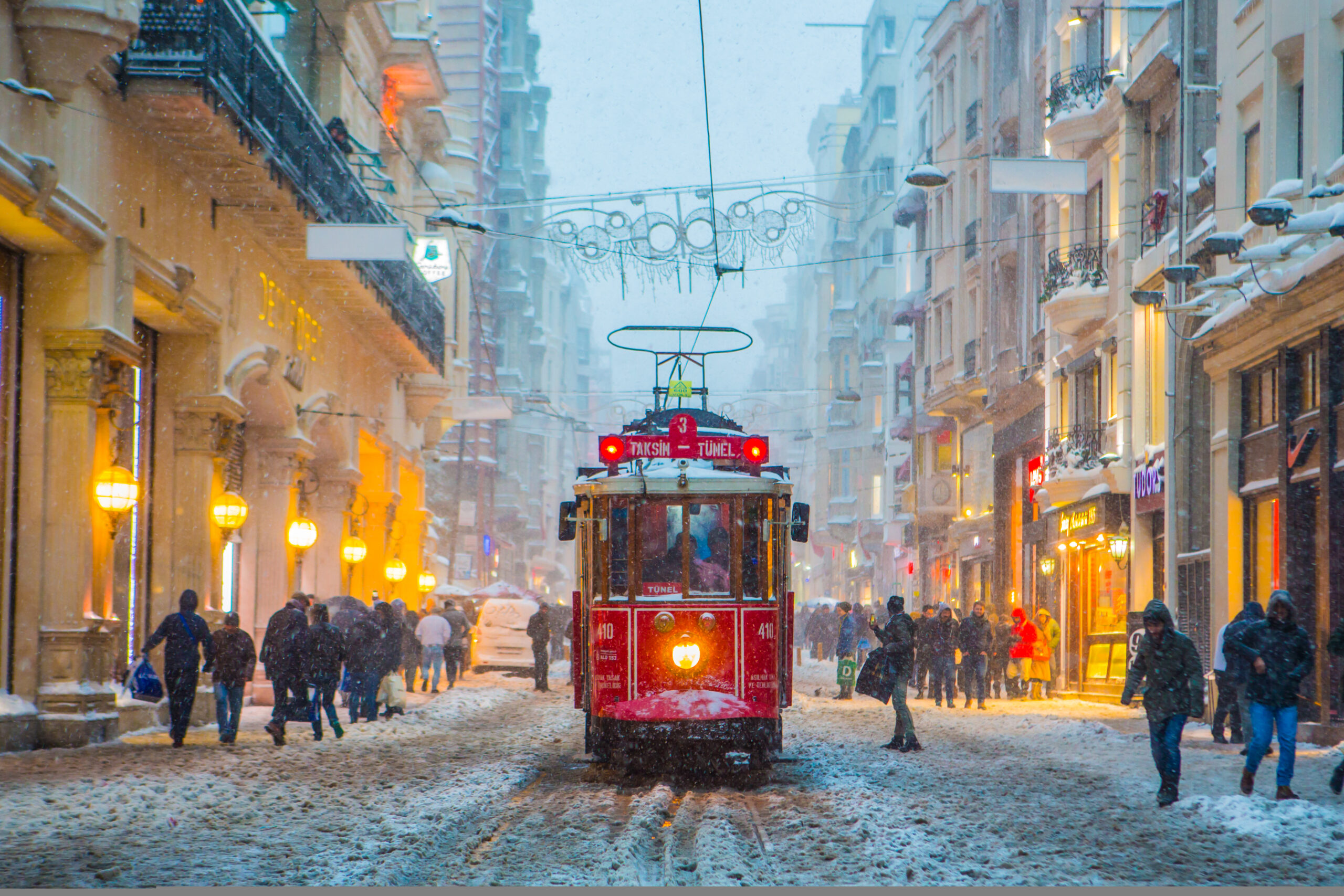 Istanbul,,Turkey,-,January,7,,2017:,Snowy,Day,In,Taksim,